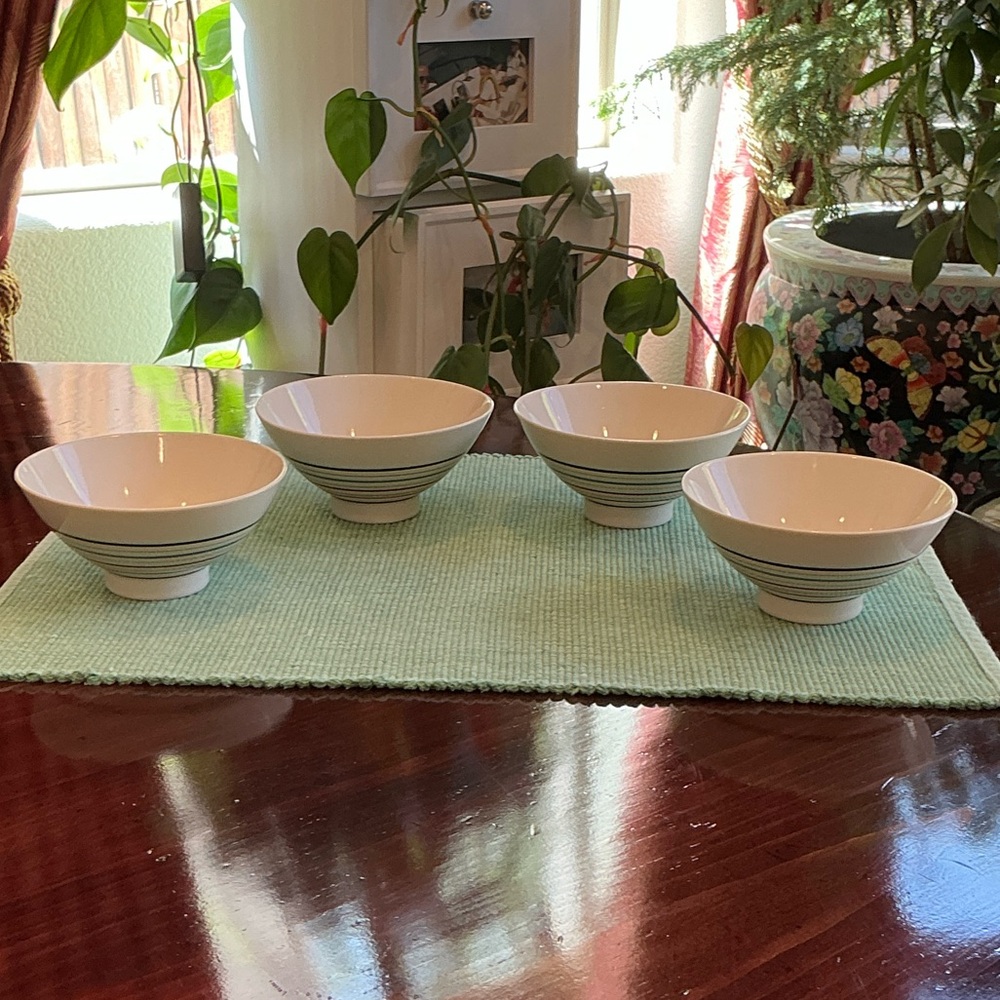 Elegant Japanese Ceramic Bowls Set. Vintage.